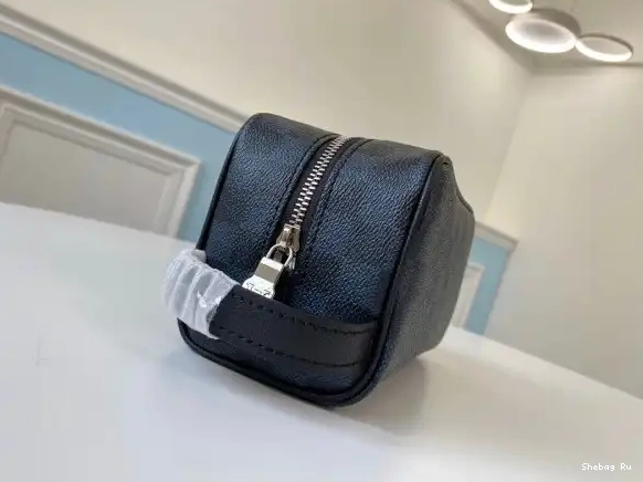 POUCH LOUIS VUITTON TOILETRY 0617